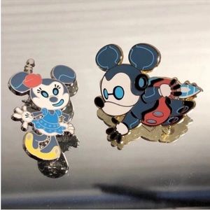 DISNEY PINS: Robot Mickey and Minnie Mouse